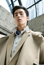 張清修演繹PEACEBIRD男裝2025秋季廣告