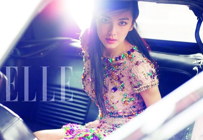张雨绮登<ELLE> 高贵典雅展御姐风范
