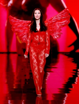 劉雯第九次亮相維密,刷新亞洲模特紀錄