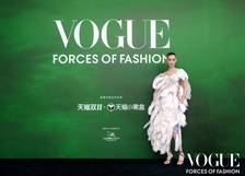 張麗娜亮相VOGUE盛典紅毯環(huán)節(jié)