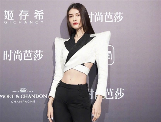 中國超模軍團助陣時尚芭莎年度派對