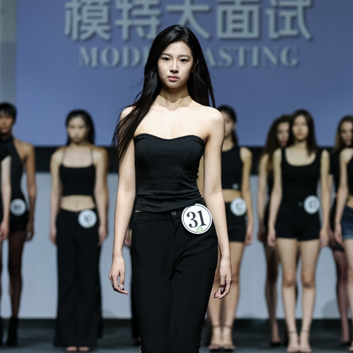 胡伶宜驚艷時(shí)尚圈