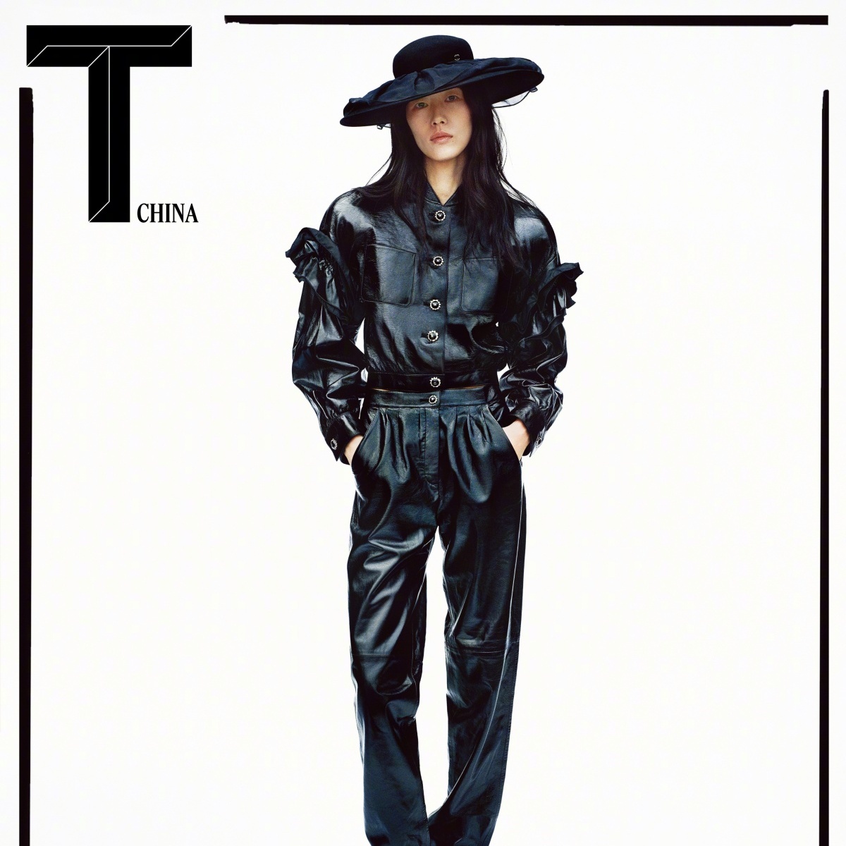 劉雯登上<T>中文版十月刊封面